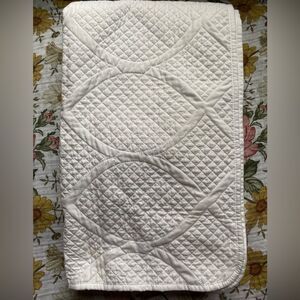 Madison Park White Oval intricate Quilted Bedding Pillow Shams - King